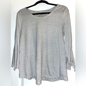 OLD NAVY Black and white striped v neck shirt